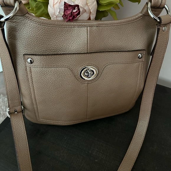 EUC COACH PENELOPE #16533 CHAMPAGNE DUNE TURN LOCK Crossbody - Picture 7 of 15